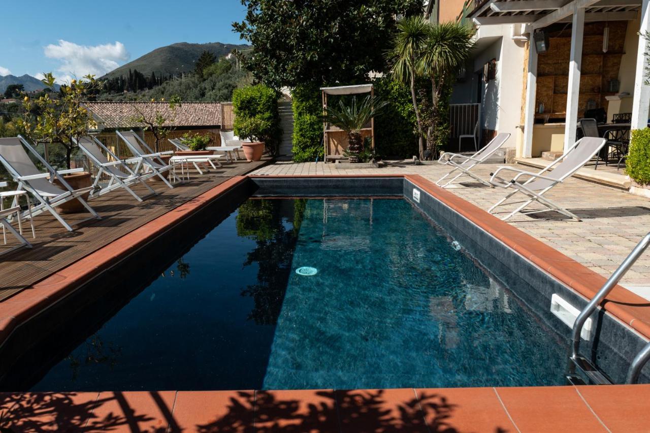 Bnb Casa Rossa 몬레알레 외부 사진