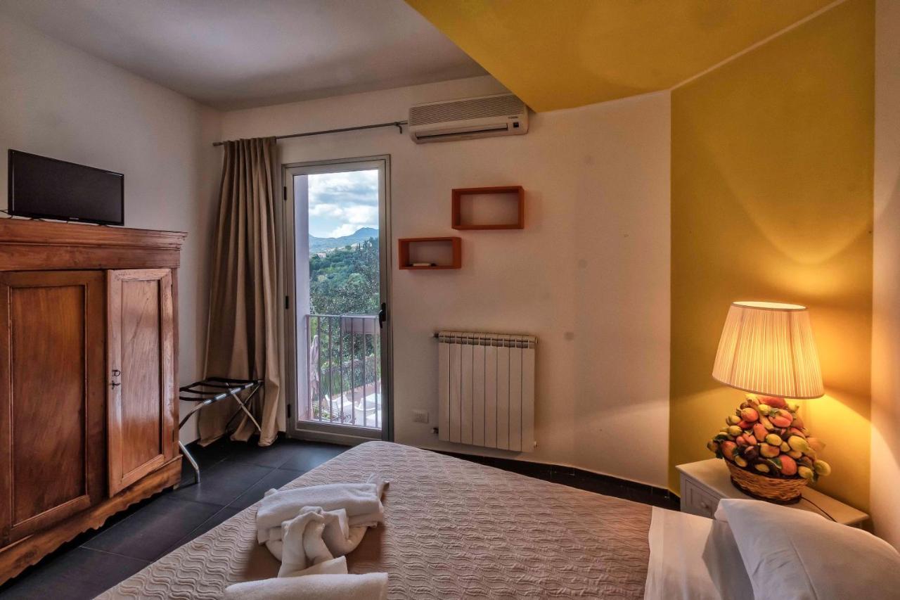 Bnb Casa Rossa 몬레알레 외부 사진