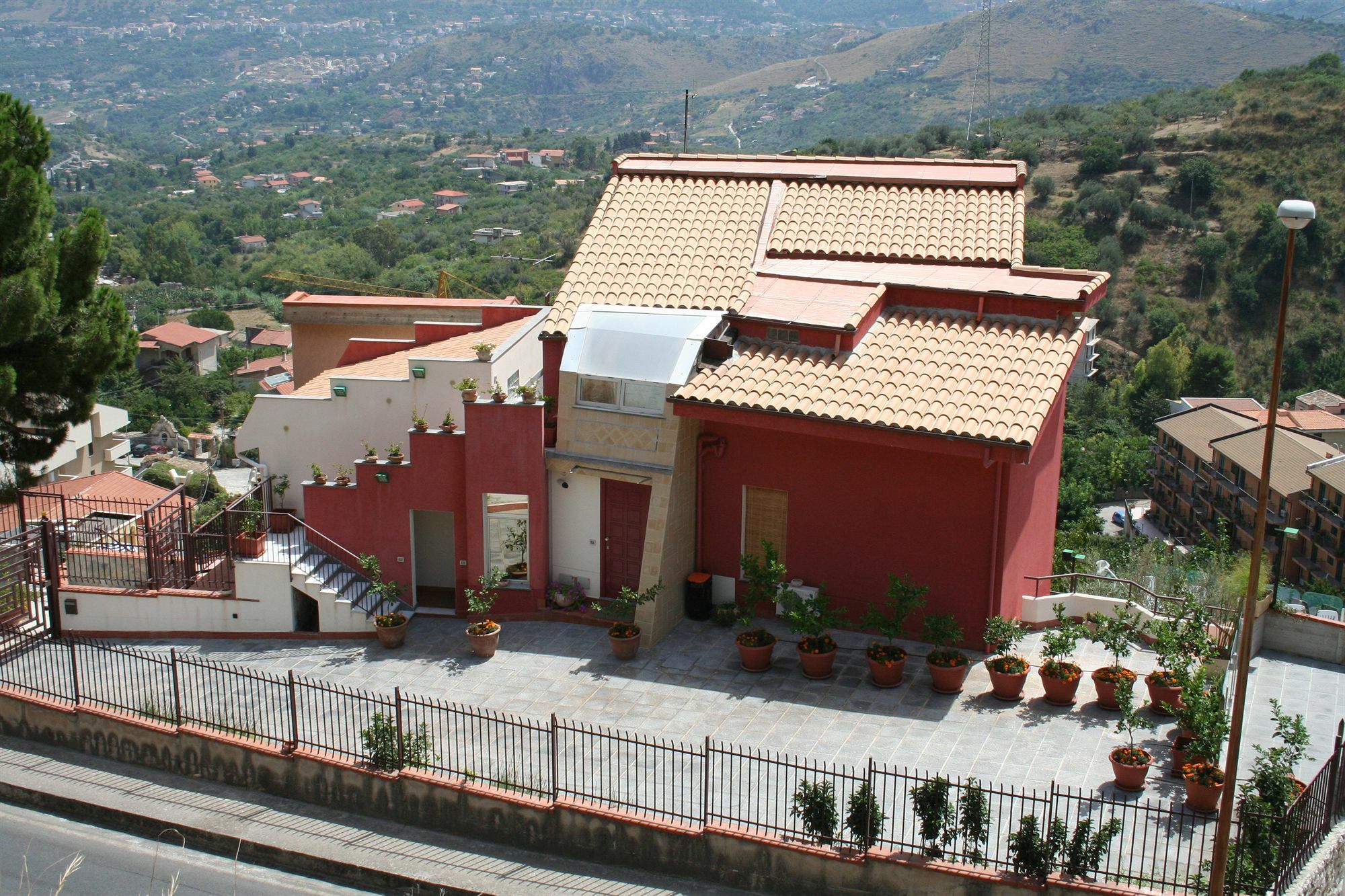 Bnb Casa Rossa 몬레알레 외부 사진